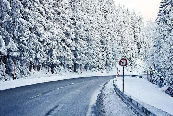 百世路全新融雪技術(shù)，為冬季行車安全護航